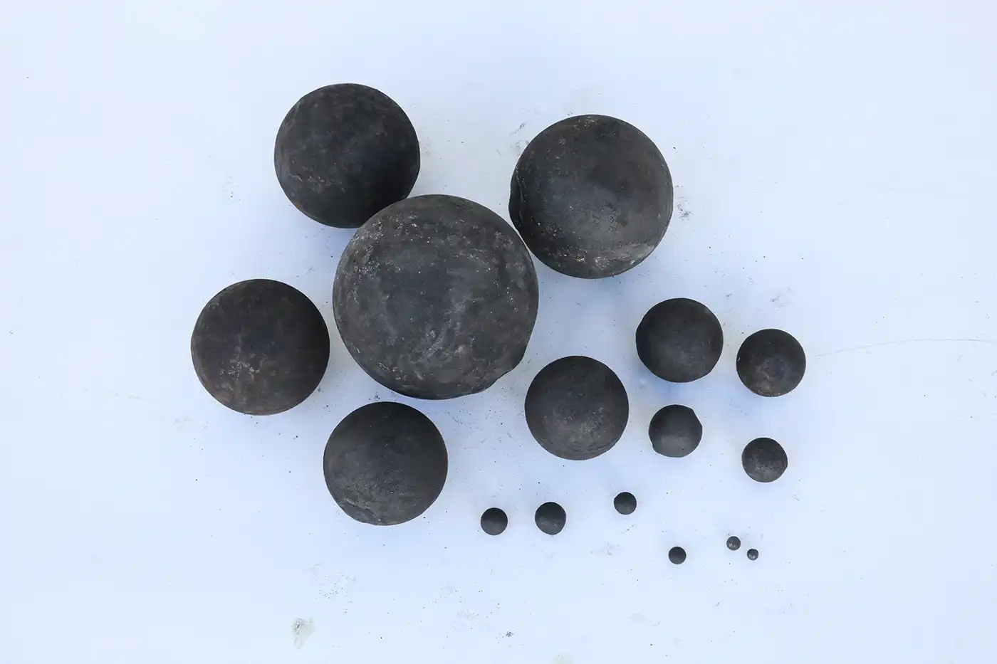 What is the role of grinding balls in cement clinker?
